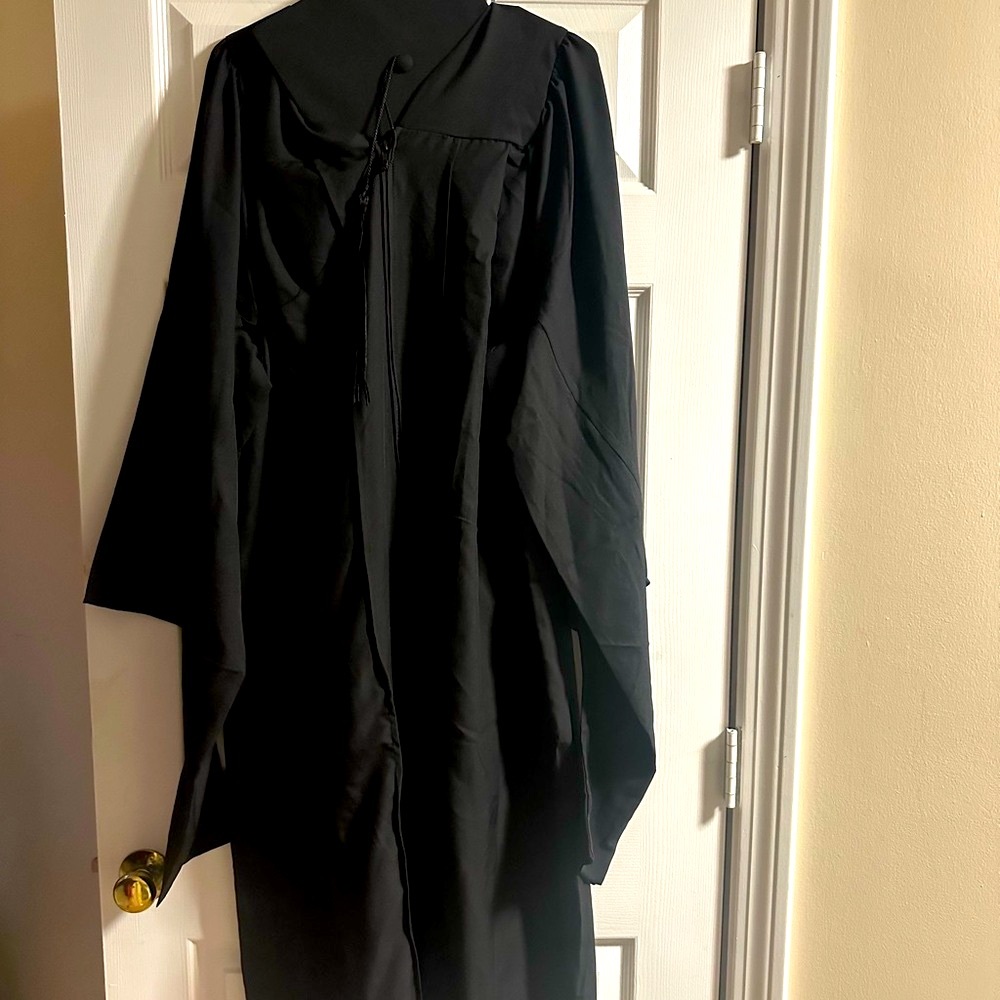 New Graduation Gown & Cap - Size M, Balfour